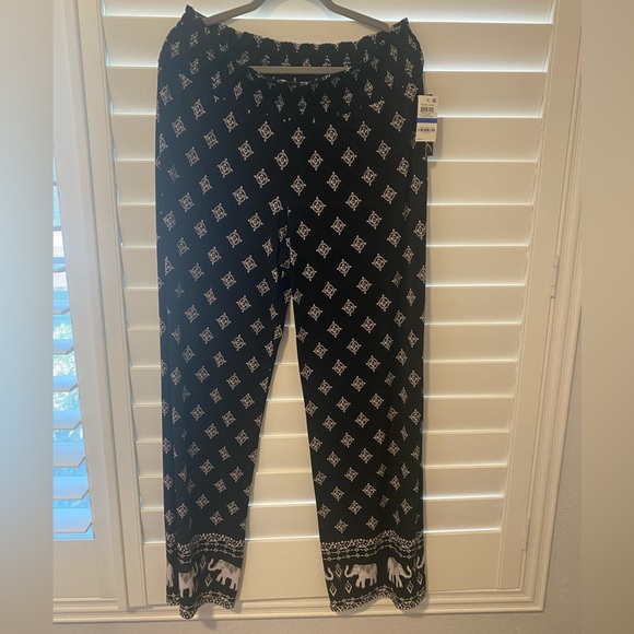 INC wide leg pants. Size XL with elastic waist band. Good condition. - Picture 11 of 12